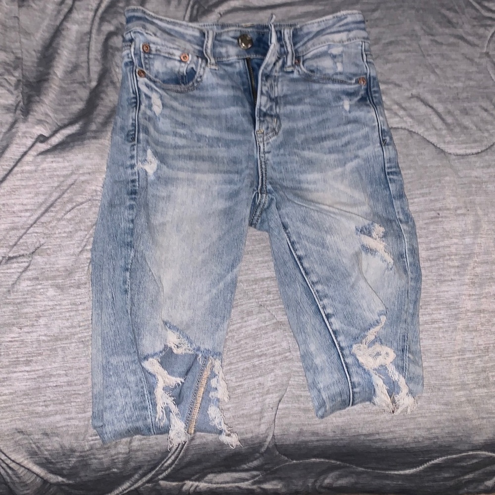 Ripped American Eagle Blue Jeans/Jeggings